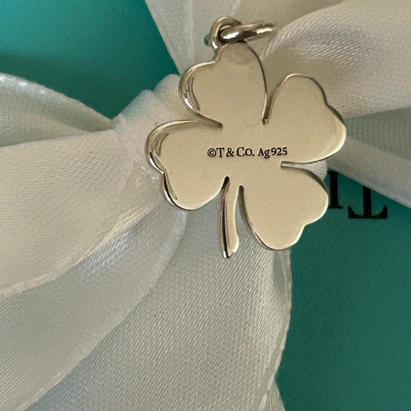 💯 authentic Tiffany and Co. Clover Leaf “GOOD LUCK” Charm! (Charm ONLY) - Picture 7 of 7